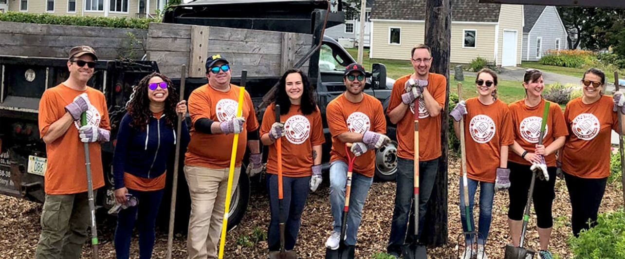 Image of Vapotherm employees volunteering in the community